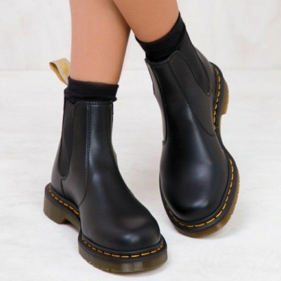 pull on doc marten boots